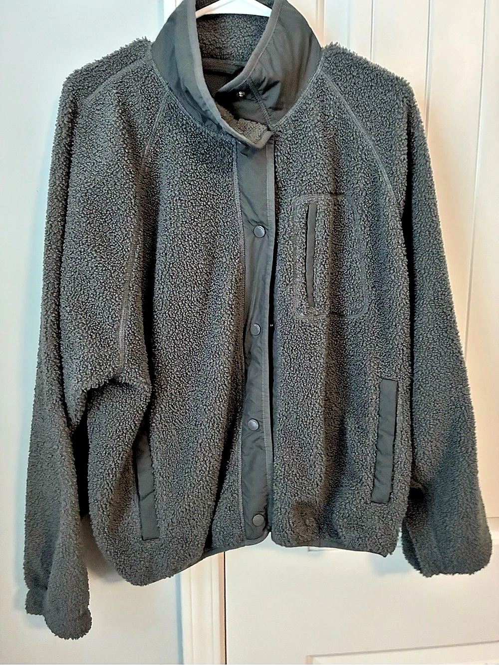 Hollister Teddy Fleece Jacket in Gray Size XL
